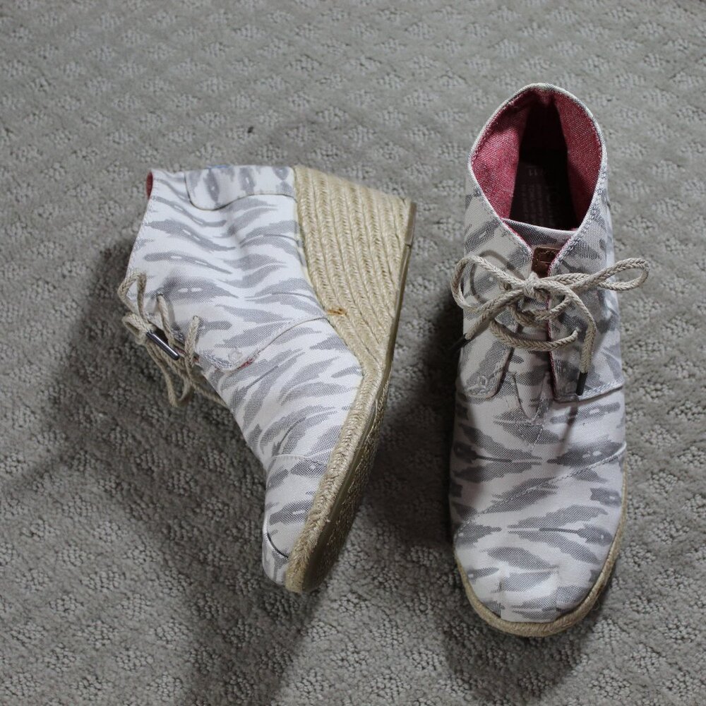 Toms Women's Sz 11 White and Grey Canvas Espadrille Wedge Heels